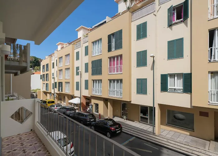 With Patio In Centre - Al'gria I Funchal